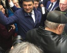 Сива голова зіпсувала фото Гройсмана у харківському метро
