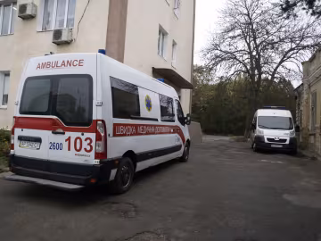 Львівський "Каїн" встромив ножа у рідного брата: медики рятують життя