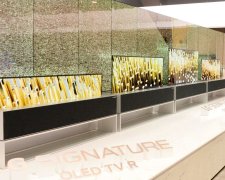 LG представила гибкий телевизор OLED TV R, который скручивается в трубку