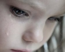 Батько-збоченець 10 років знущався над власною дочкою