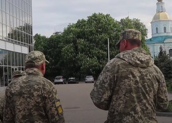 Сотрудники ТЦК. Фото: скрин youtube