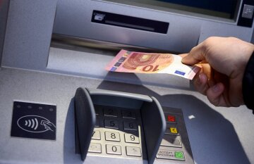 Банкомат у Європі. Фото з відкритих джерел