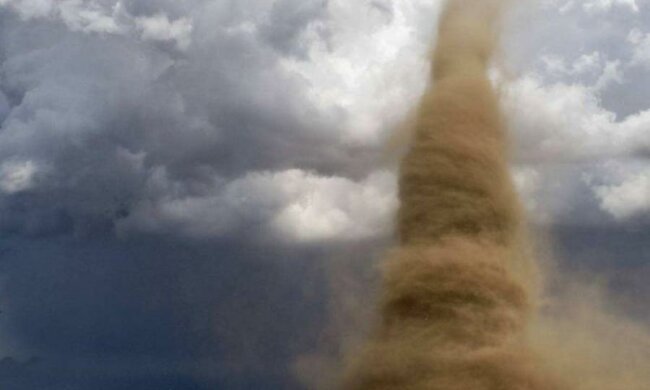 Навіть природа проти: стихія влаштувала смертельний рознос над путінським мостом 