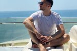 "Коханий" Лорак зрадив їй з чоловіком: Лазарев відправився на відпочинок з гарячим красенем