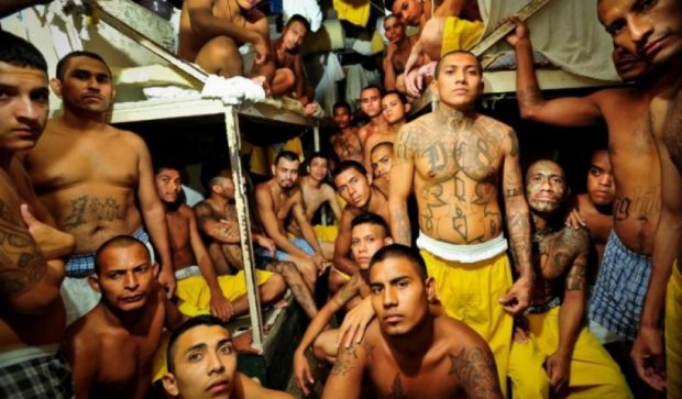В  тюрьме Сальвадора погибли 14 человек