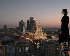 Чудом спаслась: украинцы шокированы глупым поступком девушки