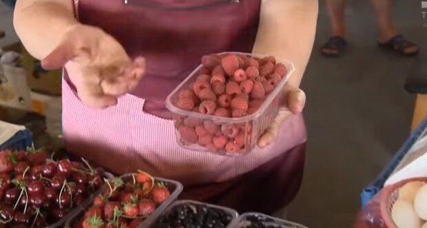 Рынки Тернополя завалили малиной - где и за сколько купить главную витаминку лета