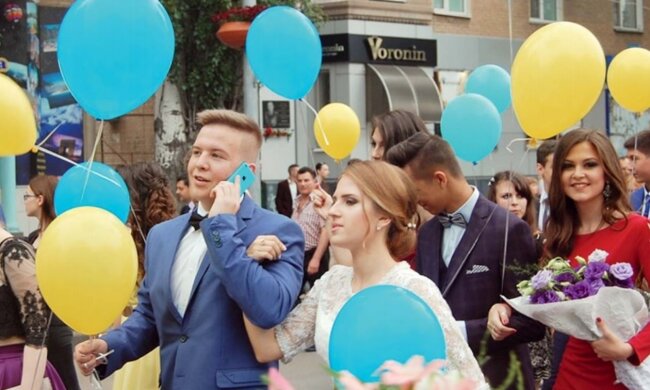 Випускний в Україні, кадр з відео