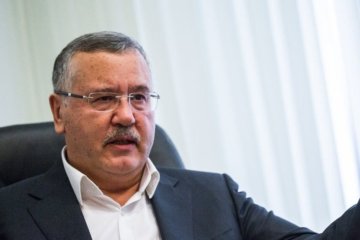 Гриценко однією фразою "зламав" Вакарчука: "Н**рін йти в політику?"