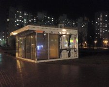 У столиці МАФи ставлять під вікнами райдержадміністрацій