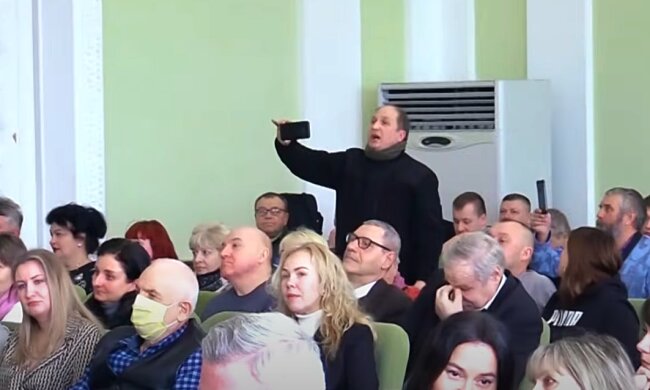 Заседание Черниговского городского совета / фото: скриншот Youtube