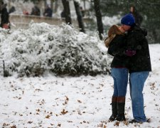 Погода на завтра: стихія погуляє наостанок, терпіти залишилося недовго