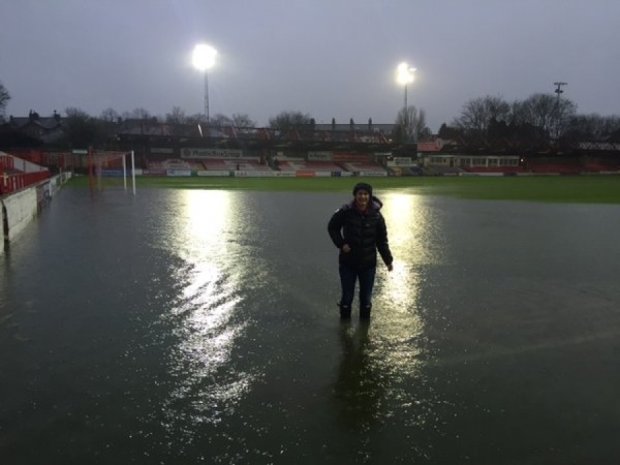 Футбольні матчі в Англії скасували через сильні зливи (фото)