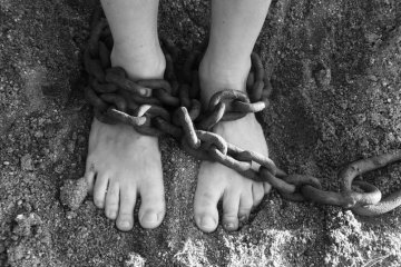 У Києві орудують вимагачі: роки неволі у "будинку тортур" заради квартири