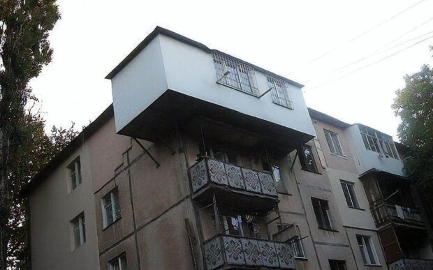 Балкон у "хрущовці", скріншот: YouTube