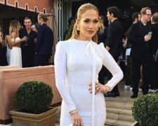 Дженніфер Лопес вразила фігурою в білій сукні (фото)