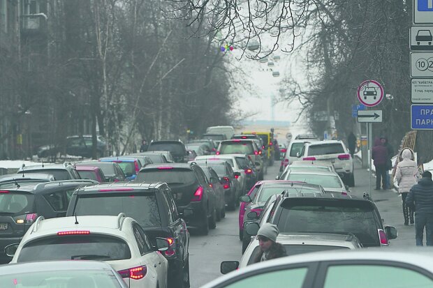 Никаких штрафов: украинцам пообещали снизить смертность на дорогах