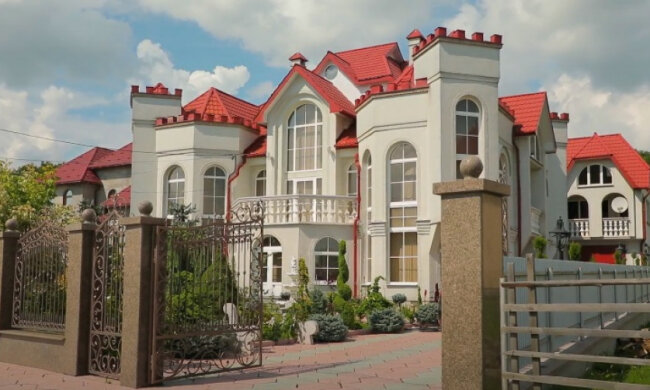 Особняк / скріншот з відео