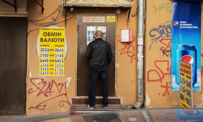 Курс валют на 9 листопада: долар відправив гривню в нокаут