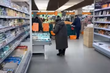 Продукти у магазині, скріншот із відео
