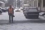 Драка с дворниками, скриншот видео