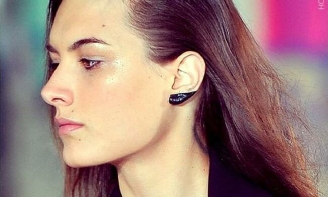 Користувачі Instagram масово фарбують вуха (фото)