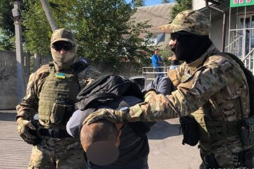 У Вінниці чоловік катував маленьких дітей та знімав їх у порно