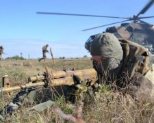 Украинские военные точным ударом сравняли технику оккупантов с землей: эпическое видео