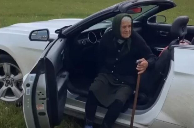 Бабушка на кабриолете, фото: Instagram