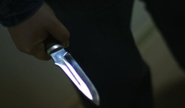 У Києві чоловік з ножем намагався пограбувати заправку