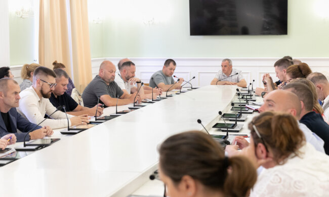 Киев формирует продовольственные резервы на зиму: суточные наборы питания, вода и предметы первой необходимости