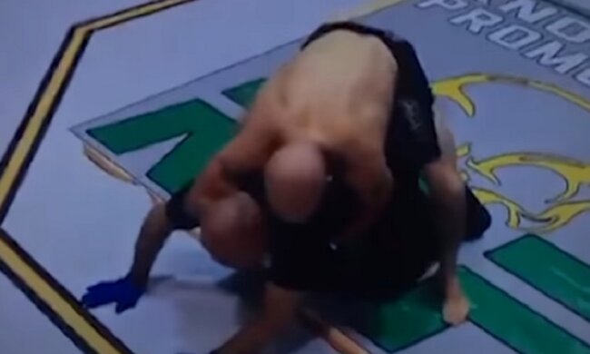 Боєць ММА спробував задушити суддю