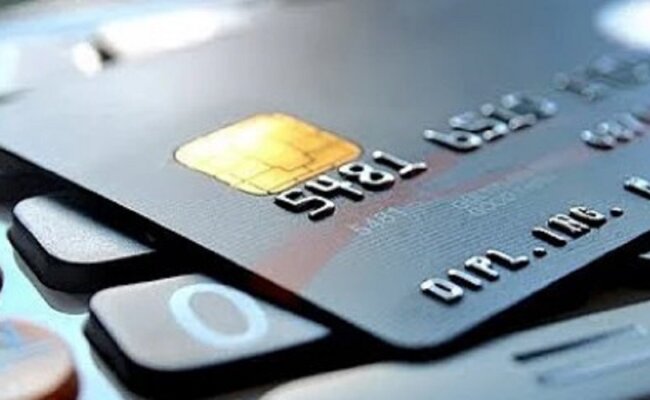 Банківська карта. Фото: скриншот Youtube