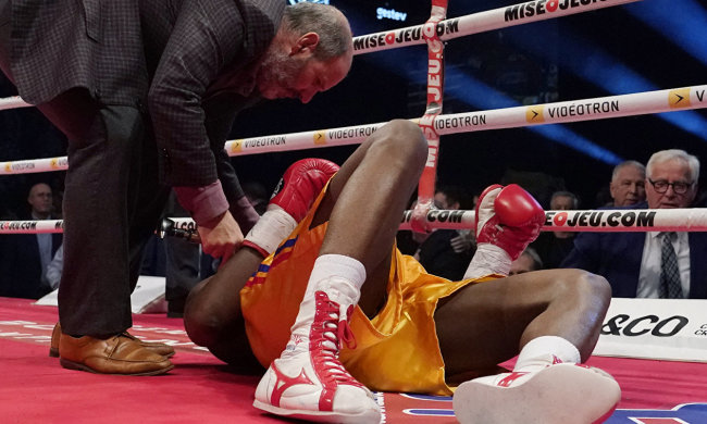 Адонис Стивенсон госпитализирован после боя с Александром Гвоздиком