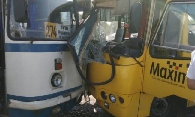 16 осіб постраждало в масштабному ДТП у Маріуполі
