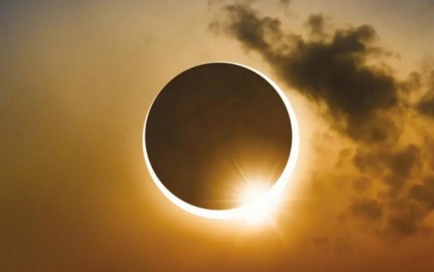 Сонячне затемнення 11 серпня: як впливає на здоров'я і що робити