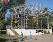 Майдан Незалежності в Маріуполі викликає сльози у жителів (фото)