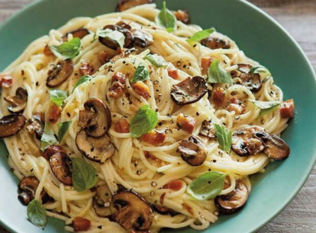 Можно вкусно и без мяса на ужин: рецепт спагетти с грибами в сливочном сосусе - те саміе из мультика
