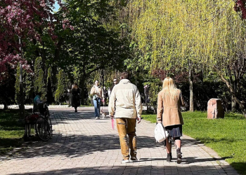 Украинцы, прогулка, фото из соцсетей