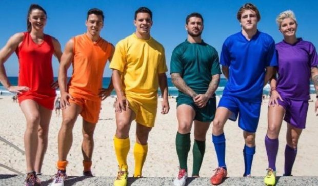 Австралийские спортсмены поддерживают геев радужными шнурками
