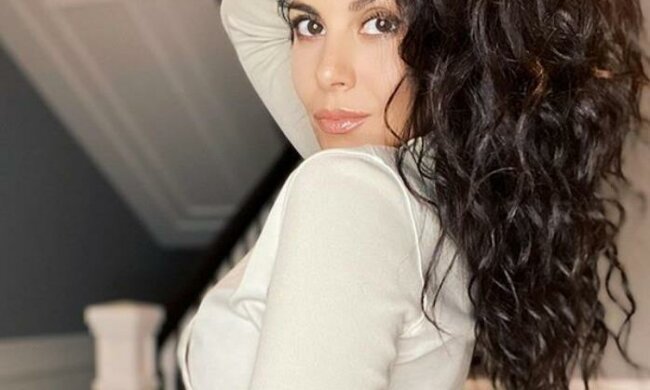 Настю Каменських засікли за дивним заняттям без Потапа: "Що з рукою?"