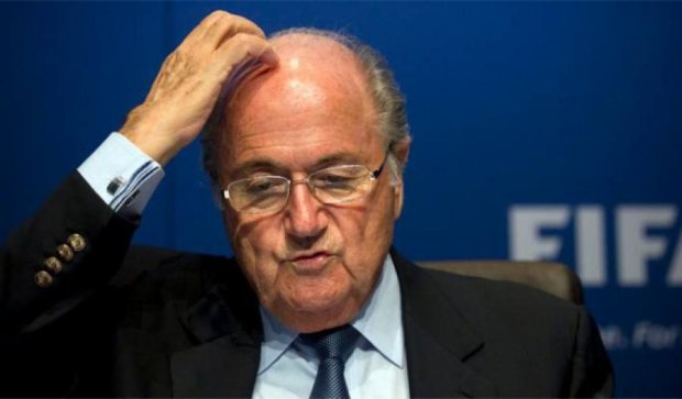 Расследование коррупции ФИФА приблизилось к Блаттеру