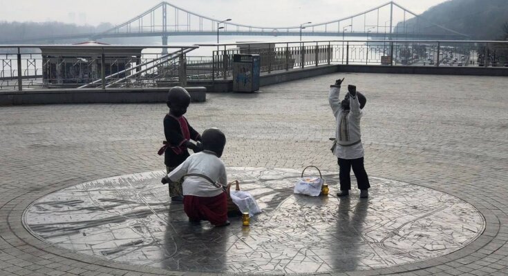 Київ, Поштова площа, пам'ятник, фото із соцмереж