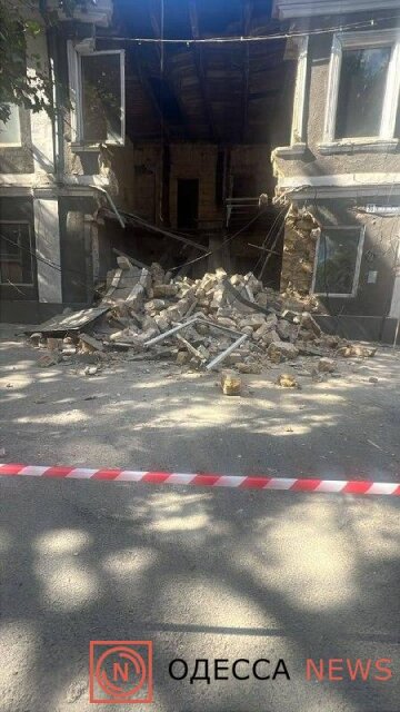 Обвал частини будівлі на вулиці Хмельницького в Одесі