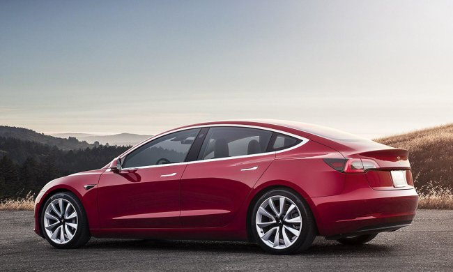 Apple переманила найкращого дизайнера Tesla
