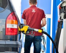 Кілометрові черги: жителі Донецька страждають від жахливого дефіциту