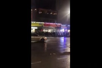 Сотни хмельнитчан мерзнут на остановках, сил нет терпеть: "Этот ужас еще и подорожает"