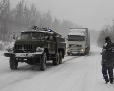 Снежный ад: власти просят киевлян оставаться дома