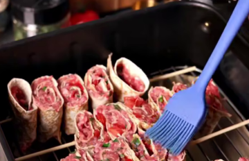 Шашлычки в лаваше, кадр с видео