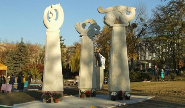 На открытии парка скульптуры в Краматорске чуть не сгорела сцена (фото) 